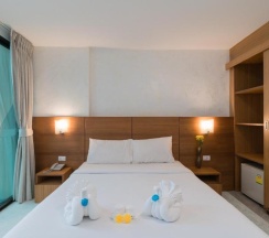 Двухместный номер Deluxe с частичным видом на море двуспальная кровать в Destination Patong
