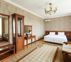 полулюкс в Европа