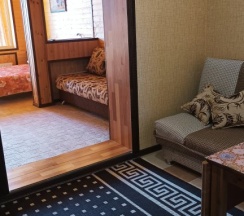 Трёхместный семейный номер Standard с балконом в Георгиевский