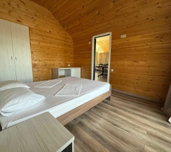 Шестиместный семейный люкс с видом на горы в Golden House Hotel
