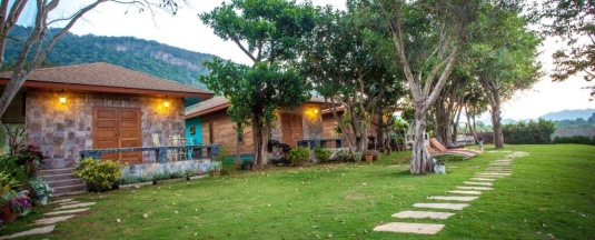 Вилла с балконом и с видом на сад в Phachuanchom Resort Khaoyai