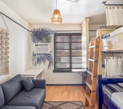 Кровать в общем номере (женский номер) в Freehand Miami
