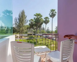 Двухместный номер Grand Deluxe с частичным видом двуспальная кровать в Baumancasa Beach Resort