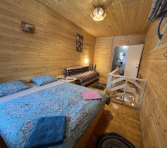 Семейный коттедж с балконом и с красивым видом из окна в Villa Natella