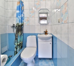 Семейный двухкомнатный номер с балконом в Черномор