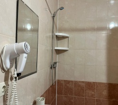 Комната стандарт с 2 односпальными и 1 двуспальной кроватью в Diva plaza