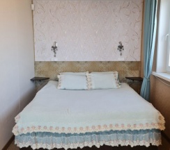 Вилла с балконом и с красивым видом из окна в Гостевой дом