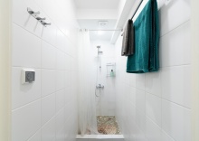 Спальное место в комнате для женщин в Star home