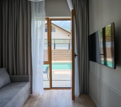 Апартаменты повышенной комфортности с выходом на бассейн в Alba inn apartments