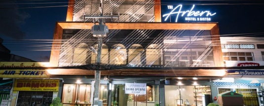 Кровать в общем номере в The Arbern Hostel x Bistro