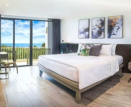 Двухместный номер Paradox с видом на море двуспальная кровать в Paradox Resort Phuket