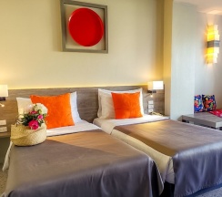 Двухместный семейный номер Deluxe с видом на горы в Sino House Phuket Hotel