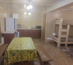 Отдельно стоящий домик для семьи 8 чел. со всеми удобствами на берегу озера в центре города по адресу г. Кириллов, ул. Гагарина д. 93а в Луманская заводь