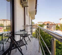 Номер первой категории  "Улучшенный люкс с балконом" в Mari