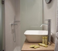 Двухместный номер Executive с видом на море двуспальная кровать в Meltemi Hotel