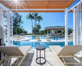 Двухместный номер Deluxe Terrace Lagoon Pool Access с балконом двуспальная кровать в Thavorn Palm Beach Resort Phuket