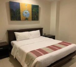 Двухместный номер Standard без окна двуспальная кровать в Lub Sbuy Hostel