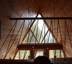 Коттедж с балконом и с красивым видом из окна в Красные Скалы