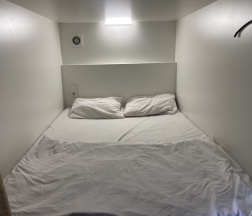 Двухместная капсула в Capsule Hostel Reshka