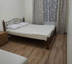 Комната стандарт с 3 односпальными и 3 двуспальными кроватями в Саймон