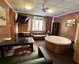 Люкс Аква с джакузи в Guest house Happy family