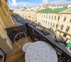Люкс с кроватью “king-size“ и балконом в Дом Чайковского