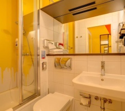 Двухместный номер Standard двуспальная кровать в MEININGER Hotel Leipzig Hauptbahnhof