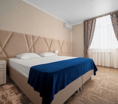 Стандарт 3-х местный с видом на улицу в Лабиринт