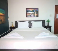 Двухместный номер Deluxe с балконом двуспальная кровать в Sunshine Guest House
