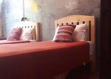 Кровать в общем номере (мужской номер) в Baan Chiang Mai Hostel - Adults Only