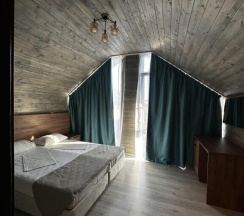 Шестиместный коттедж с видом на горы в Golden House Hotel