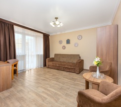 Семейный Двухкомнатный с балконом в Brown hotel