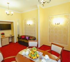 Люкс с балконом двухкомнатный в Онегин