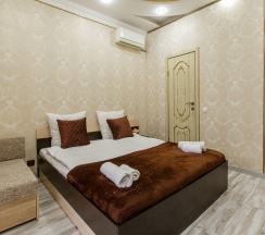 Трёхместный номер с видом на горы и сад в Skayfom