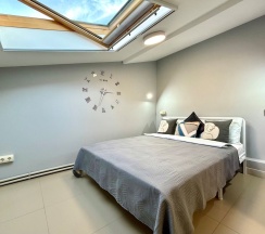 Апартаменты №10 "Люкс" на мансардном этаже в Саквояж