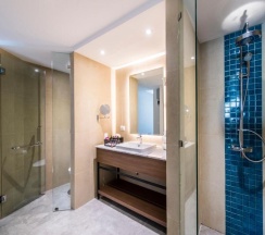 Двухместный номер Deluxe с балконом двуспальная кровать в Dewa Phuket Resort & Villas