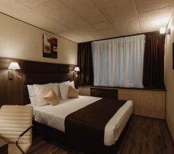 Улучшенный номер с кроватью размера "king-size" в Helix hotel
