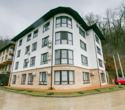 Апартаменты "На листопадной 15А" в Саквояж