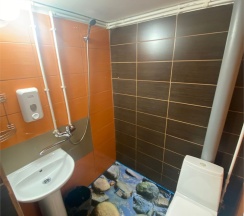 Номер с двумя двуспальными кроватями и панорамным видом в Угребись