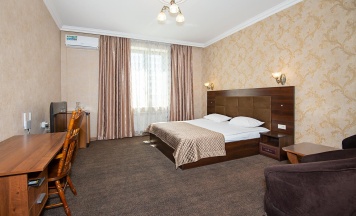 Номер студия №106 в Hotel central
