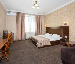 Номер студия №106 в Hotel central