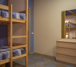 Четырехместный семейный номер в Nice hostel