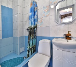 Семейный двухкомнатный номер с балконом в Черномор