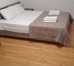 Коттедж с двумя спальнями с видом на море в 4 Сезона