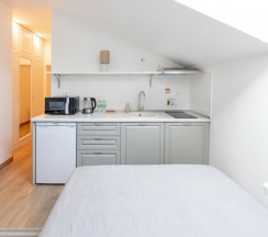 Студия с Мансардными окнами в Кarl House