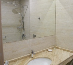 FAMILY JUNIOR SUITE с боковым видом на море и бассейн в Эмеральдика