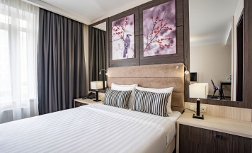 2-комнатные апартаменты Люкс с балконом в Ramada Hotel & Suites by Windhham Novosibirsk