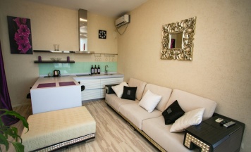 Двухместный люкс с 2 комнатами с балконом и с красивым видом из окна двуспальная кровать в Константа