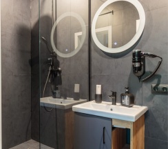 VIP Коттедж Семейный с 1 спальней и купелью в Black Village Family