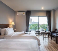 Номер Deluxe с балконом и с видом на бассейн в Savotel